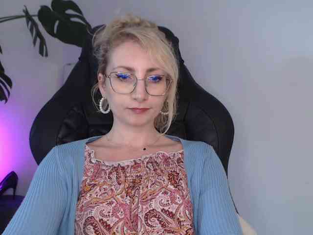CinderellaMoon webcam