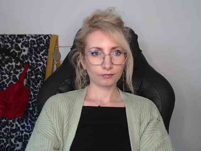 CinderellaMoon webcam