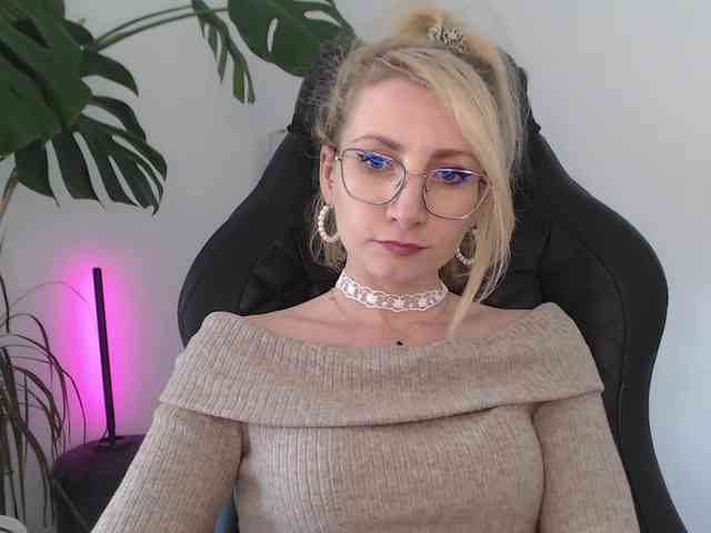 CinderellaMoon webcam