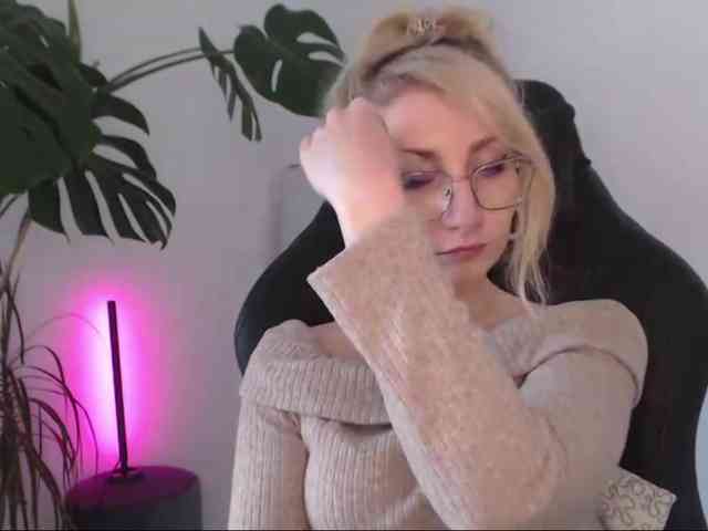 CinderellaMoon webcam