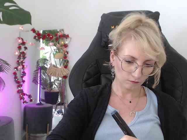 CinderellaMoon webcam