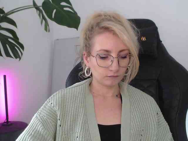 CinderellaMoon webcam