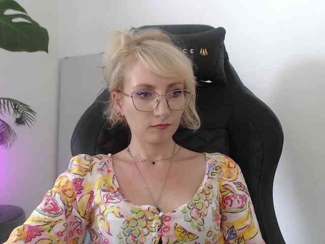 CinderellaMoon webcam