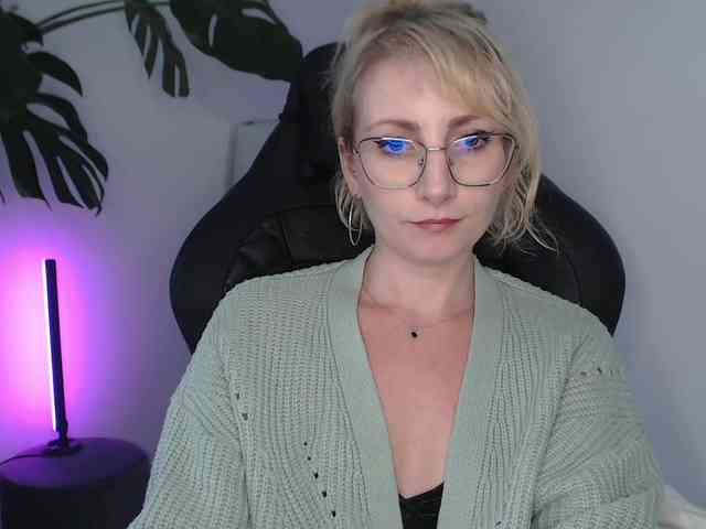 CinderellaMoon webcam