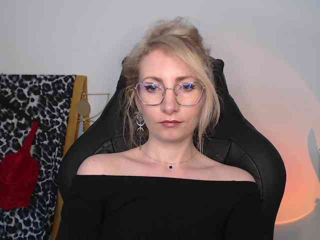 CinderellaMoon webcam