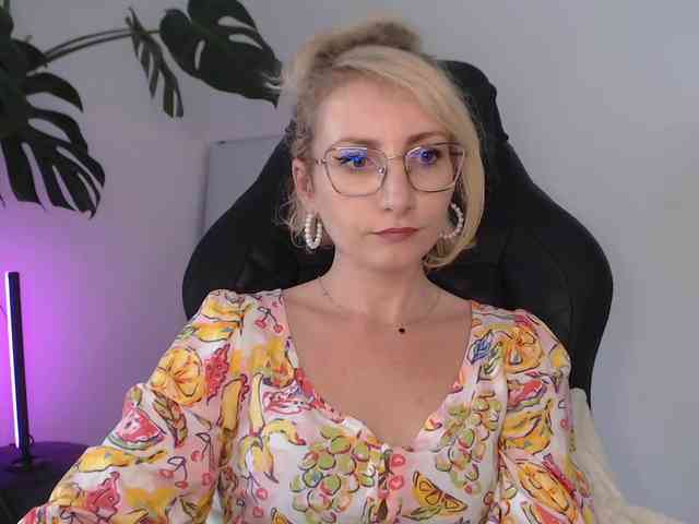 CinderellaMoon webcam