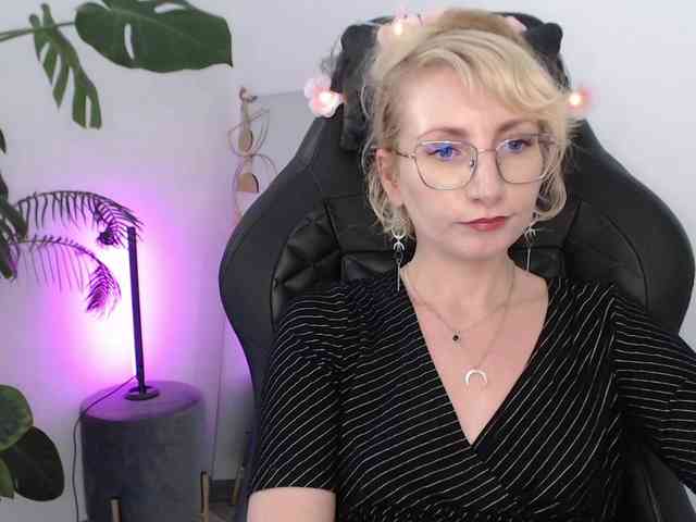 CinderellaMoon webcam