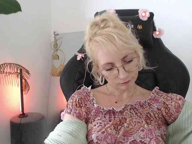 CinderellaMoon webcam