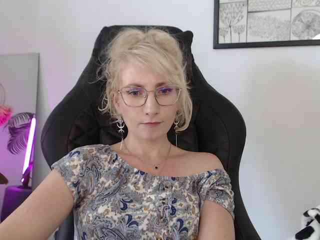 CinderellaMoon webcam
