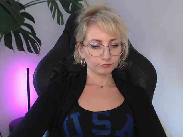 CinderellaMoon webcam
