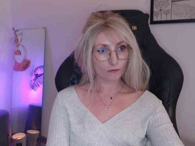 CinderellaMoon webcam
