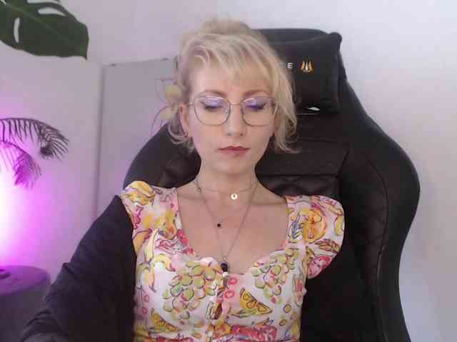 CinderellaMoon webcam