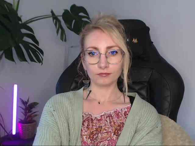 CinderellaMoon webcam