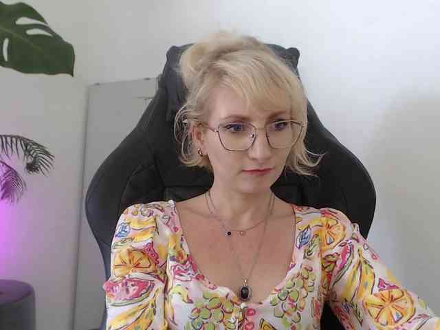 CinderellaMoon webcam