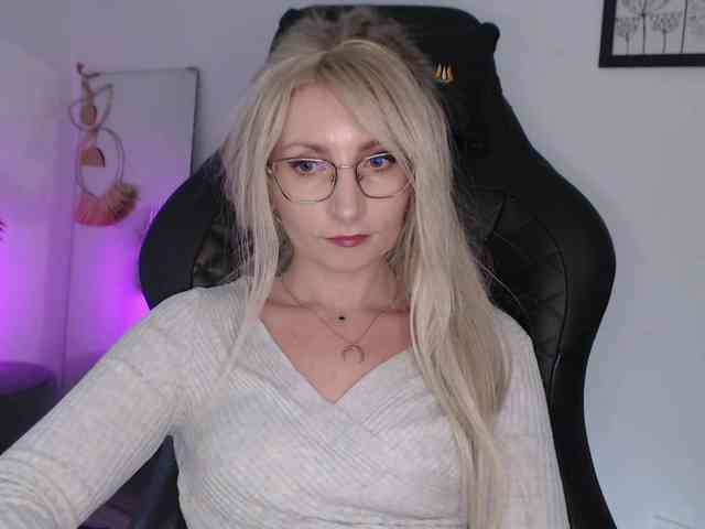 CinderellaMoon webcam