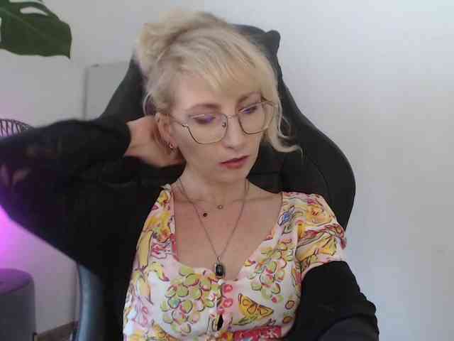 CinderellaMoon webcam