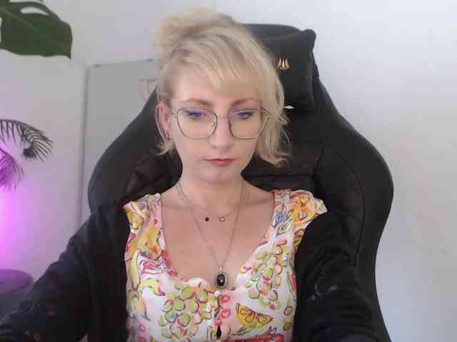 CinderellaMoon webcam