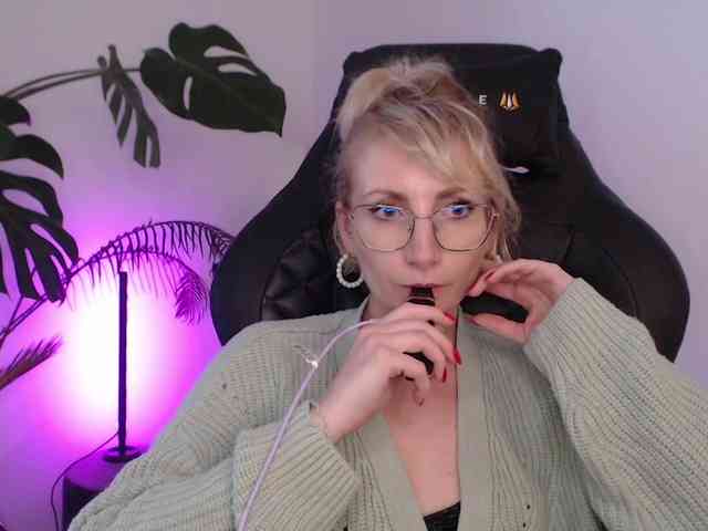 CinderellaMoon webcam