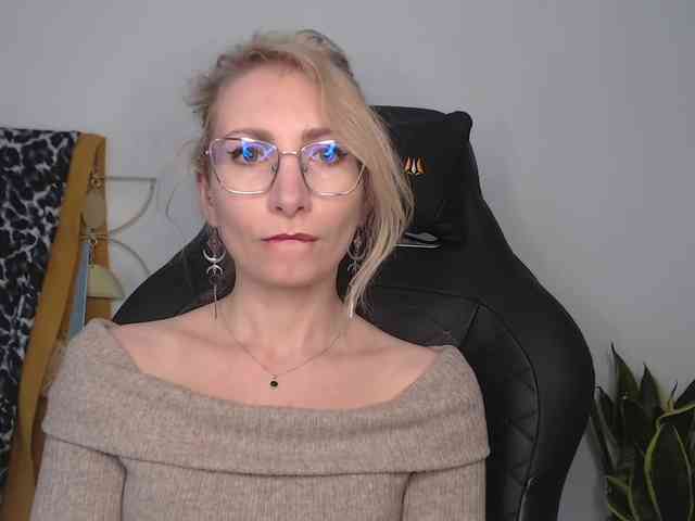 CinderellaMoon webcam