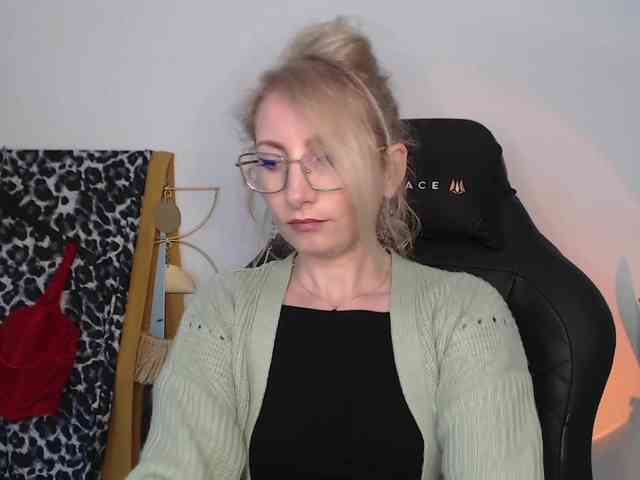 CinderellaMoon webcam