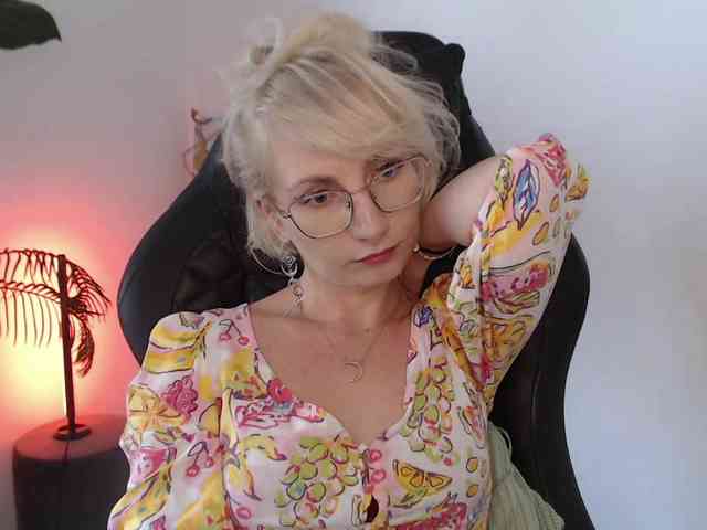 CinderellaMoon webcam