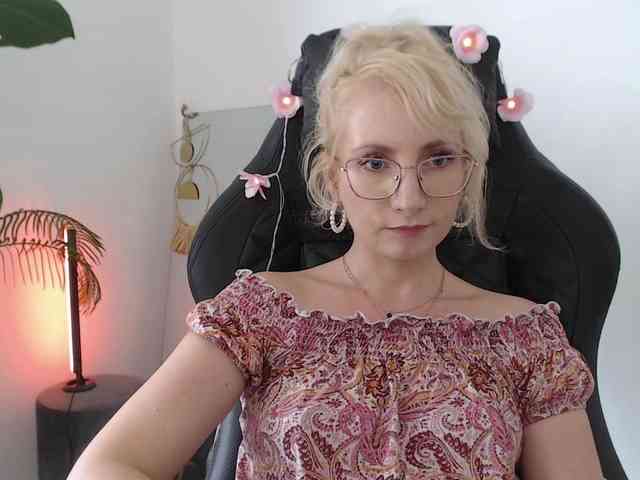 CinderellaMoon webcam