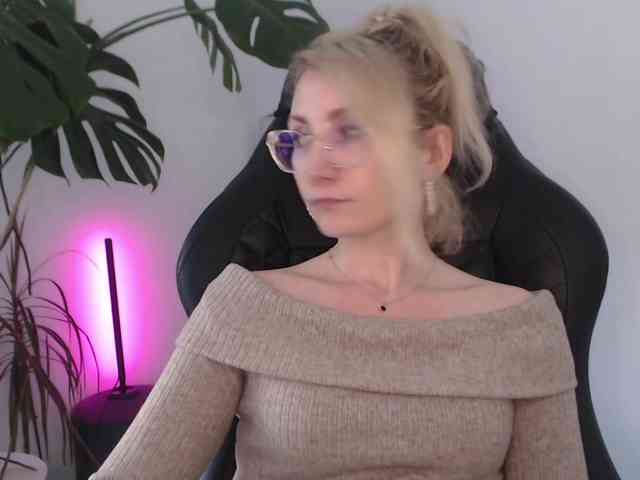 CinderellaMoon webcam