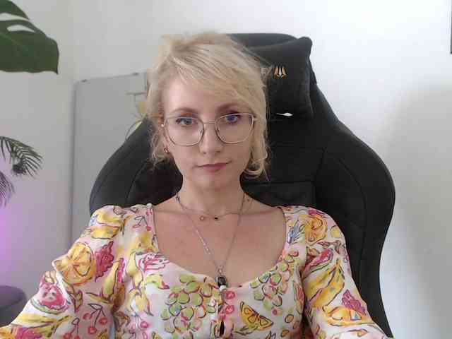 CinderellaMoon webcam