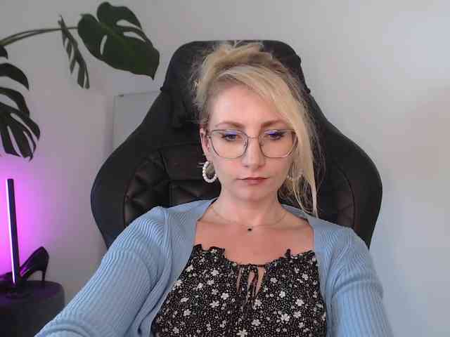 CinderellaMoon webcam