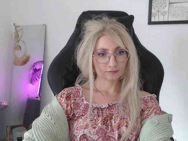 CinderellaMoon webcam