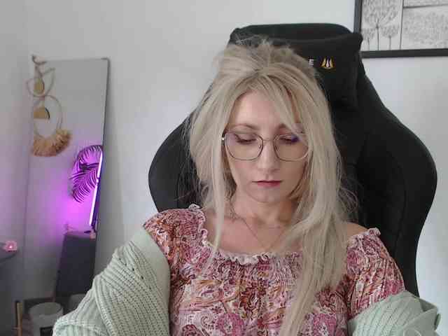 CinderellaMoon webcam