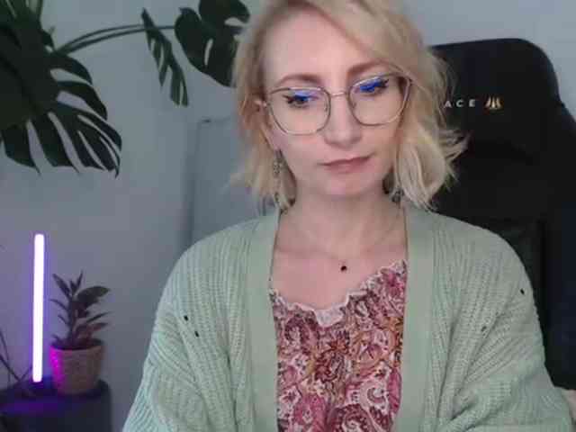 CinderellaMoon webcam