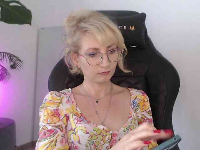 CinderellaMoon webcam