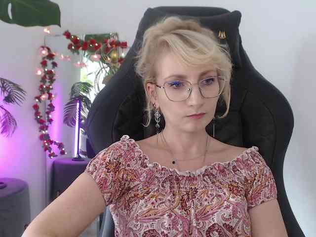 CinderellaMoon webcam