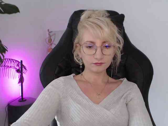 CinderellaMoon webcam