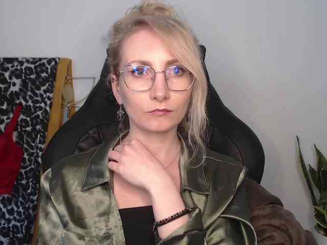 CinderellaMoon webcam