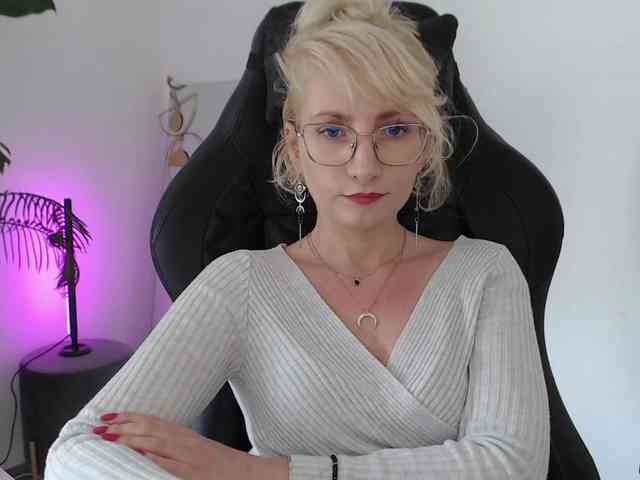 CinderellaMoon webcam