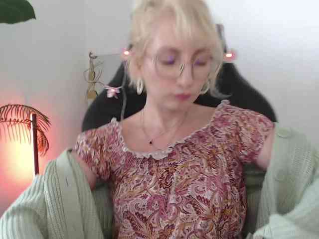 CinderellaMoon webcam