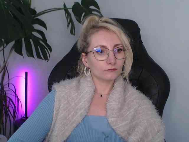 CinderellaMoon webcam