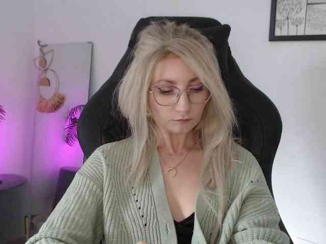 CinderellaMoon webcam