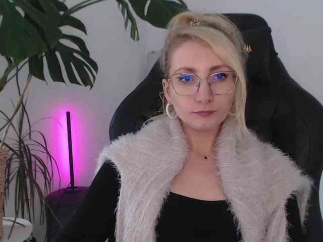 CinderellaMoon webcam