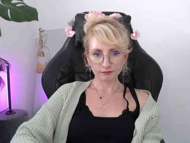 CinderellaMoon webcam