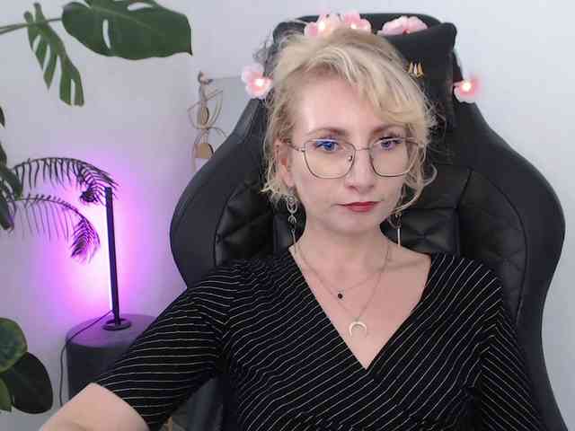CinderellaMoon webcam