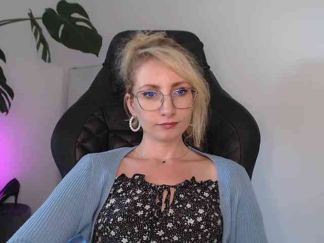 CinderellaMoon webcam