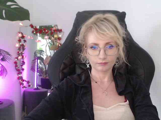 CinderellaMoon webcam