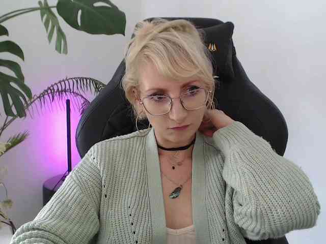 CinderellaMoon webcam