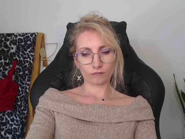 CinderellaMoon webcam