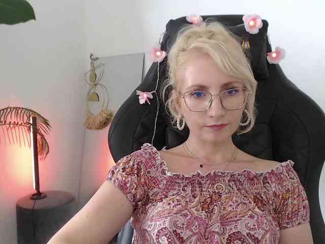 CinderellaMoon webcam