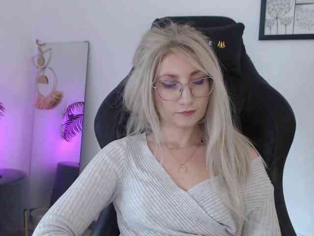 CinderellaMoon webcam