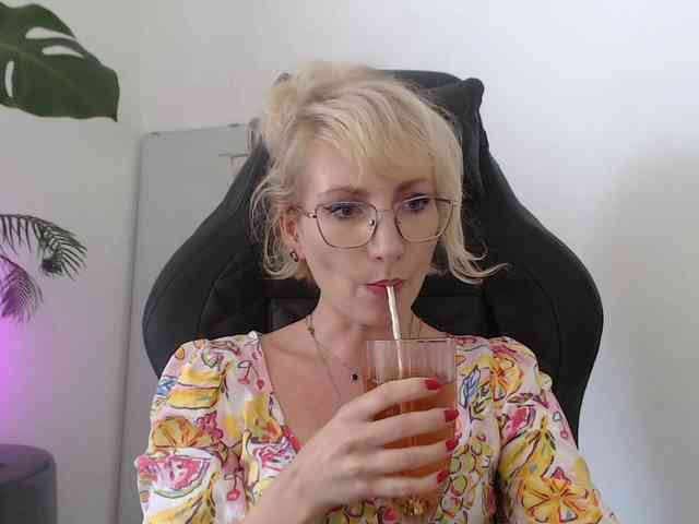 CinderellaMoon webcam